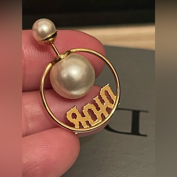 C💕D💕 Pearl Earrings - Picture 8 of 16